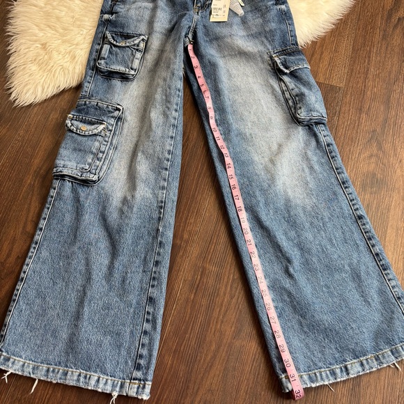 BDG Urban Outfitters NWT Women’s Medium Baggy Cargo Distressed Elastic Jeans - Picture 8 of 13
